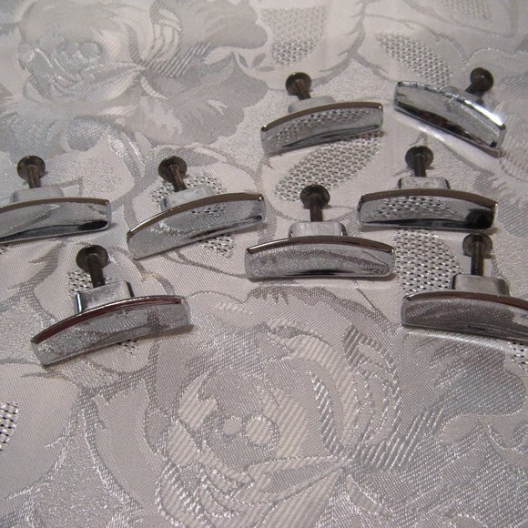 Lot 8 stainless steel cabinet and door pulls - Picture 1 of 5